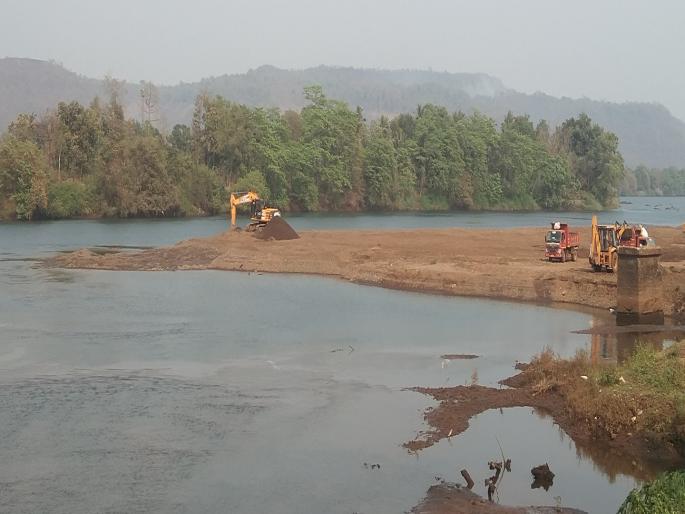15 thousand cubic meters of silt will be pumped from Vashishthi river in fifteen days | वाशिष्ठी नदीतून पंधरा दिवसांत १५ हजार घनमीटर गाळ उपसा 15 thousand cubic meters of silt will be pumped from Vashishthi river in fifteen days | वाशिष्ठी नदीतून पंधरा दिवसांत १५ हजार घनमीटर गाळ उपसा