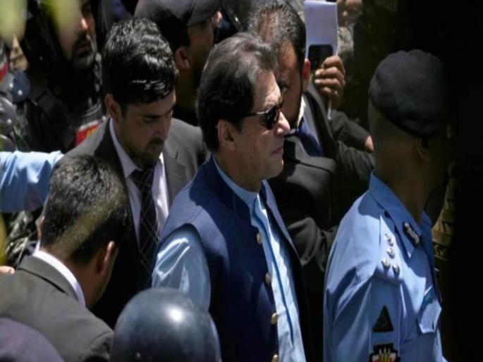 Former Pakistan PM Imran Khan sentenced to 14 years in prison wife Bushra Bibi also sentenced to 7 years in prison | तुरुंगात असलेल्या इम्रान खान यांना आणखी १४ वर्षांची शिक्षा; पत्नीलाही ७ वर्षांची शिक्षा Former Pakistan PM Imran Khan sentenced to 14 years in prison wife Bushra Bibi also sentenced to 7 years in prison | तुरुंगात असलेल्या इम्रान खान यांना आणखी १४ वर्षांची शिक्षा; पत्नीलाही ७ वर्षांची शिक्षा