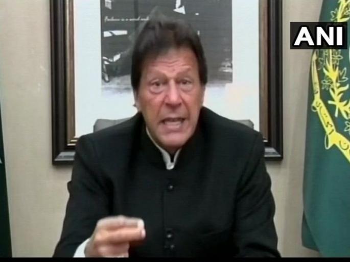 If Indian govt thinks you will attack us and we will not think of retaliating - Imran Khan | पुलवामा हल्ल्याचा निषेध नाहीच, उलट इम्रान खान यांनी भारतालाच दिली धमकी!