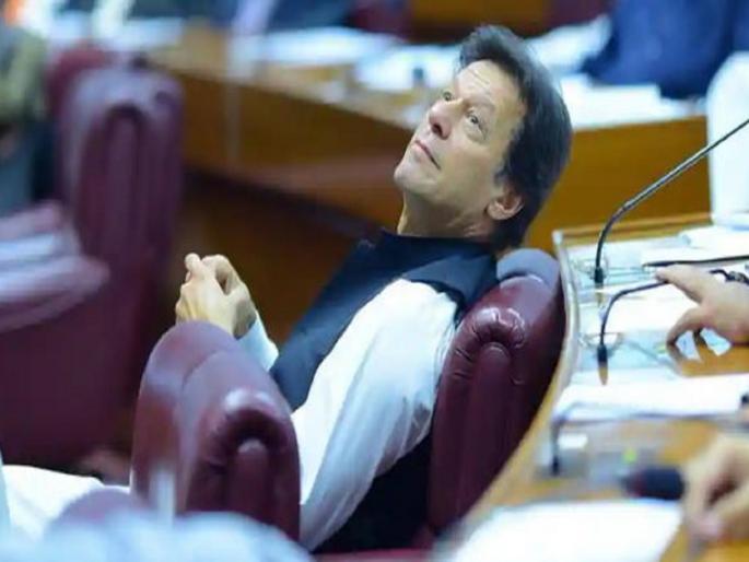 each pakistani now owes rupees 175000 loan on each pakistan people include pm imran khan | इम्रान खान यांनी वाढवलं प्रत्येक पाकिस्तानी नागरिकावरील कर्ज; दोन वर्षांत झाली ४६ टक्क्यांची वाढ each pakistani now owes rupees 175000 loan on each pakistan people include pm imran khan | इम्रान खान यांनी वाढवलं प्रत्येक पाकिस्तानी नागरिकावरील कर्ज; दोन वर्षांत झाली ४६ टक्क्यांची वाढ