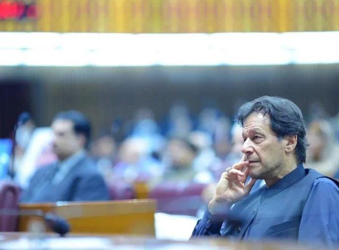 Imran Khan smoked charas in my house, also snorted cocaine: Ex-Pakistan pacer makes shocking revelation | इम्रान खाननं माझ्या घरी ड्रग्सचं सेवन केलं होतं; पाकिस्तानच्या माजी गोलंदाजाचा धक्कादायक दावा