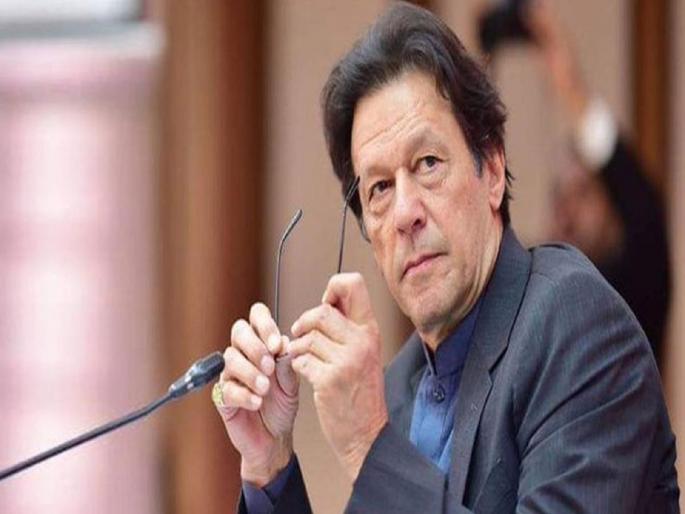 India vs Pakistan, Imran Khan : After thrashing by the Pakistan cricket team it is not a good  time to talk about improving relations with India, say Pakistan PM  | India vs Pakistan, Imran Khan : पाकिस्ताननं टीम इंडियाला पराभूत केल्यानंतर पंतप्रधान इम्रान खान यांनी केलं वादग्रस्त विधान, म्हणाले...