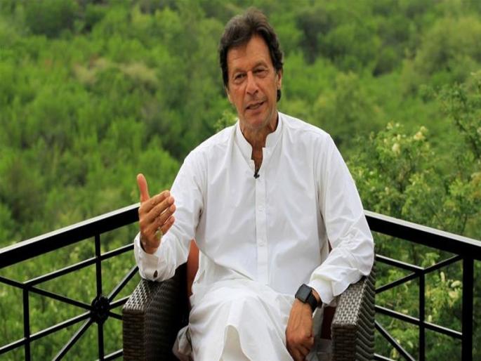 Imran Khan’s cabinet bans first-class air travel for top officials | पाकिस्तानातील नेत्यांना आता 'साध्या राहणी'ची सक्ती; प्रथमवर्ग प्रवासाला बंदी Imran Khan’s cabinet bans first-class air travel for top officials | पाकिस्तानातील नेत्यांना आता 'साध्या राहणी'ची सक्ती; प्रथमवर्ग प्रवासाला बंदी