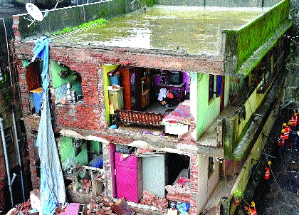 The fate of those displaced by the loss of a home | घर गमावल्याने नशिबी विस्थापितांचे जीणे The fate of those displaced by the loss of a home | घर गमावल्याने नशिबी विस्थापितांचे जीणे