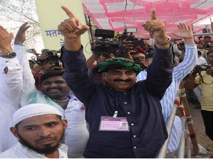 Winner Aurangabad Lok Sabha election results 2019 : Khaire era is over; Jalil's victory in crucial battle | औरंगाबाद लोकसभा निवडणूक निकाल 2019 : खैरे पर्व संपले; चुरशीच्या लढतीत जलील यांचा विजय Winner Aurangabad Lok Sabha election results 2019 : Khaire era is over; Jalil's victory in crucial battle | औरंगाबाद लोकसभा निवडणूक निकाल 2019 : खैरे पर्व संपले; चुरशीच्या लढतीत जलील यांचा विजय