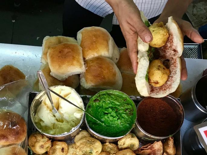 Permission to sell vada pav will be given only after passing the exam! | परीक्षा पास झाल्यानंतरच मिळणार वडापाव विकण्याला परवानगी ! Permission to sell vada pav will be given only after passing the exam! | परीक्षा पास झाल्यानंतरच मिळणार वडापाव विकण्याला परवानगी !