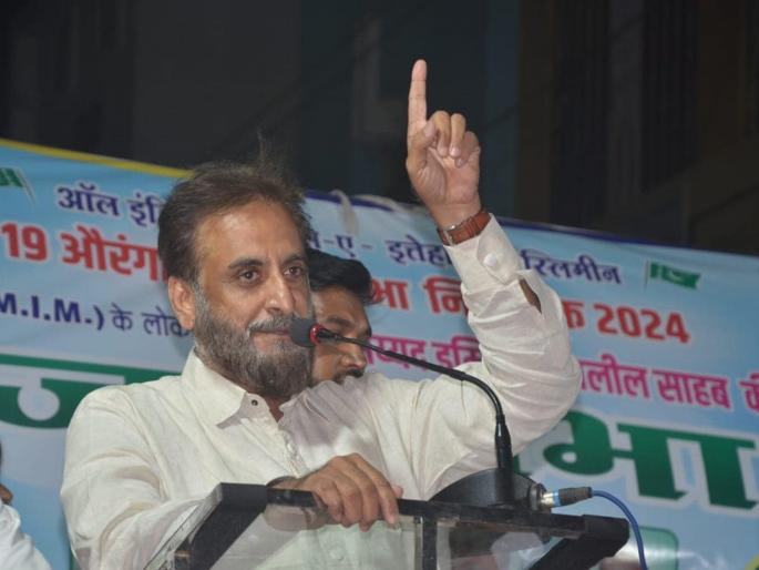 A different knock by Imtiaz Jalil; Nomination purchased from three assembly constituencies, ready to contest for Lok Sabha as well | इम्तियाज जलीलांची वेगळीच खेळी; ३ विधानसभा मतदारसंघातून घेतले अर्ज, लोकसभाही लढणार A different knock by Imtiaz Jalil; Nomination purchased from three assembly constituencies, ready to contest for Lok Sabha as well | इम्तियाज जलीलांची वेगळीच खेळी; ३ विधानसभा मतदारसंघातून घेतले अर्ज, लोकसभाही लढणार