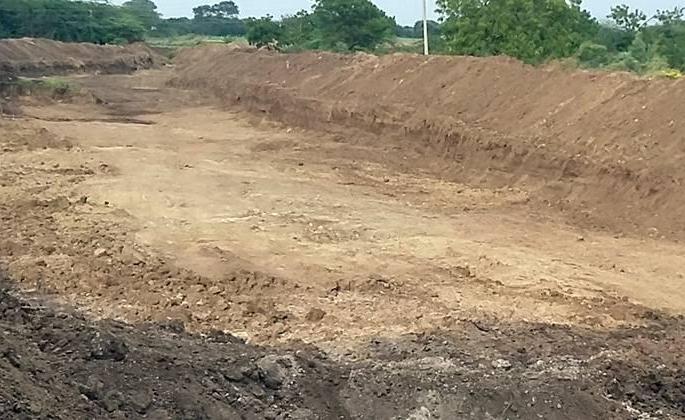 In Jalgaon district, Jalyukt Shivar Phase II will have 125 works incomplete | जळगाव जिल्ह्यात जलयुक्त शिवार टप्पा दोनची १२५ कामे राहणार अपूर्णच In Jalgaon district, Jalyukt Shivar Phase II will have 125 works incomplete | जळगाव जिल्ह्यात जलयुक्त शिवार टप्पा दोनची १२५ कामे राहणार अपूर्णच