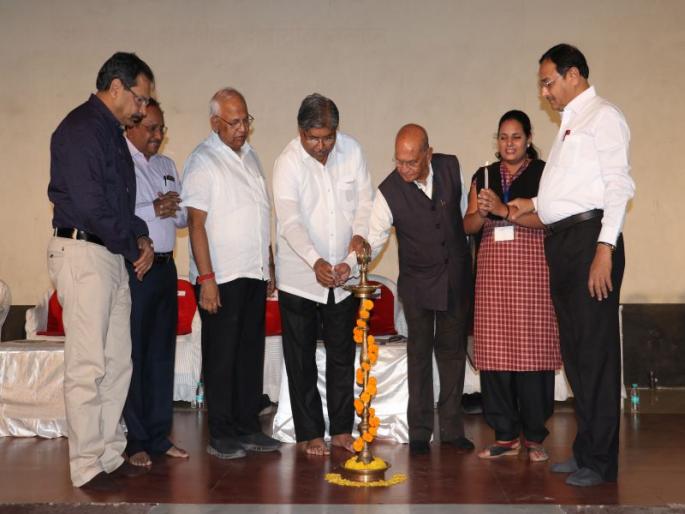 In jalgaon the presence of award | वा.ना. अभ्यंकर, इंद्रजीत देशमुख, सागर रेड्डी, हर्षल विभांडीक  यांच्यासह  आशा फाउंडेशन, स्नेहालय संस्था व अॅग्रीकल्चर डेव्हलपमेंट ट्रस्टला दीपस्तंभ पुरस्कार प्रदान In jalgaon the presence of award | वा.ना. अभ्यंकर, इंद्रजीत देशमुख, सागर रेड्डी, हर्षल विभांडीक  यांच्यासह  आशा फाउंडेशन, स्नेहालय संस्था व अॅग्रीकल्चर डेव्हलपमेंट ट्रस्टला दीपस्तंभ पुरस्कार प्रदान