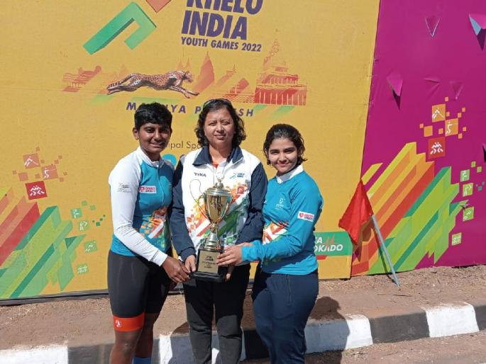 In the road race, the team from Maharashtra won 1 gold and 2 silver medals and secured the championship   | यहॉं के हम सिकंदर! कोल्हापूरच्या पूजाला रौप्य पदक; महाराष्ट्राला रोड रेस मध्ये चॅम्पियनशिप   In the road race, the team from Maharashtra won 1 gold and 2 silver medals and secured the championship   | यहॉं के हम सिकंदर! कोल्हापूरच्या पूजाला रौप्य पदक; महाराष्ट्राला रोड रेस मध्ये चॅम्पियनशिप
