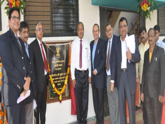 In the 19 years of the district creation, the multi-discretionary income tax office in Nandurbar is going on | जिल्हा निर्मितीच्या 19 वर्षानी नंदुरबारात बहुप्रतिक्षीत आयकर कार्यालय अखेर सुरू In the 19 years of the district creation, the multi-discretionary income tax office in Nandurbar is going on | जिल्हा निर्मितीच्या 19 वर्षानी नंदुरबारात बहुप्रतिक्षीत आयकर कार्यालय अखेर सुरू