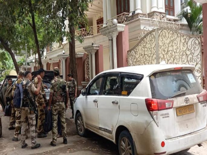 On the fourth day, the income tax team left the Aurangabad city | चौथ्या दिवशी औरंगाबादेतून आयकरचे पथक रवाना; छाप्यात काय मिळाले हे गुलदस्त्यात On the fourth day, the income tax team left the Aurangabad city | चौथ्या दिवशी औरंगाबादेतून आयकरचे पथक रवाना; छाप्यात काय मिळाले हे गुलदस्त्यात