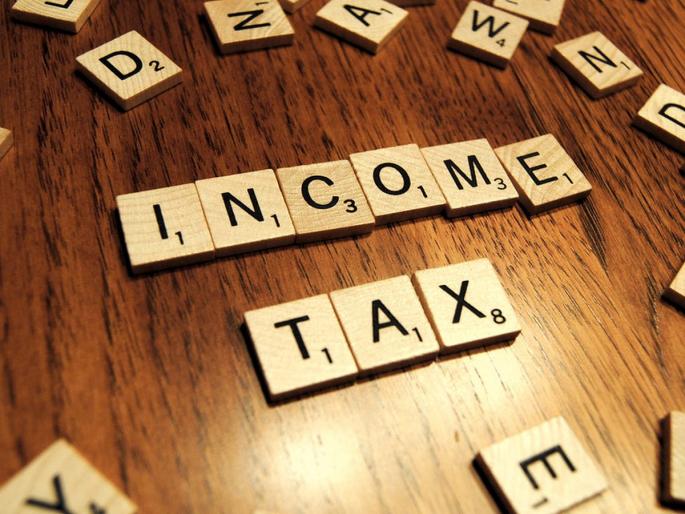 Entry of income tax in covid scam; Raids on contractors at 12 places in five cities | कोविड घोटाळ्यात आयकरची एन्ट्री; पाच शहरांत १२ ठिकाणी कंत्राटदारांवर छापे Entry of income tax in covid scam; Raids on contractors at 12 places in five cities | कोविड घोटाळ्यात आयकरची एन्ट्री; पाच शहरांत १२ ठिकाणी कंत्राटदारांवर छापे