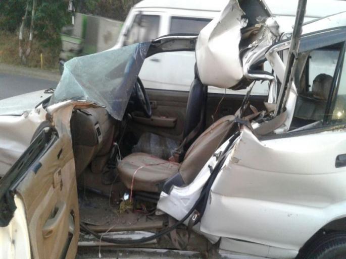 Income tax department officer dies in an accident in Talegaon, an inspector dies and two injured with sub-operator | तळेगाव येथील अपघातात आयकर विभागाच्या निरीक्षकाचा मृत्यू, उप संचालकासह दोन जण जखमी Income tax department officer dies in an accident in Talegaon, an inspector dies and two injured with sub-operator | तळेगाव येथील अपघातात आयकर विभागाच्या निरीक्षकाचा मृत्यू, उप संचालकासह दोन जण जखमी