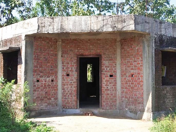 Construction of new offices of Waki, Sarasi, Grp | वाकी, सारशी, ग्रा.पं.च्या नवीन कार्यालयांचे बांधकाम रखडले Construction of new offices of Waki, Sarasi, Grp | वाकी, सारशी, ग्रा.पं.च्या नवीन कार्यालयांचे बांधकाम रखडले