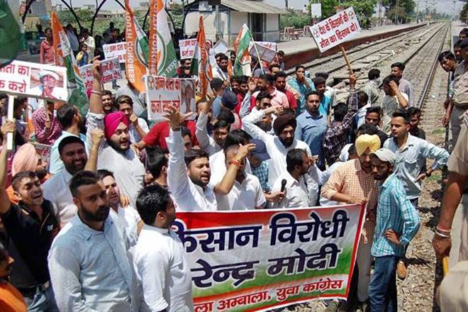 Increasingly resentment among the farmers will hit Modi government? | शेतकऱ्यांमधील वाढती नाराजी मोदी सरकारला भोवणार?