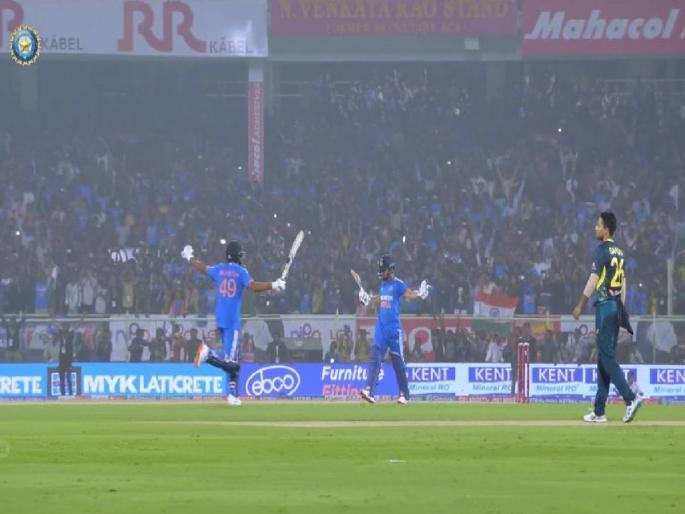 iND vs AUS 1st T20 Match Live 1 run to win on the last ball and it's a NO BALL that seals Team India's win in the first IND vs AUS T20, watch here rinku's six | IND vs AUS : ३ चेंडूत ३ विकेट! पण रिंकू ठरला 'फिनिशर', सोनेरी क्षणाचे व्हा साक्षीदार, VIDEO