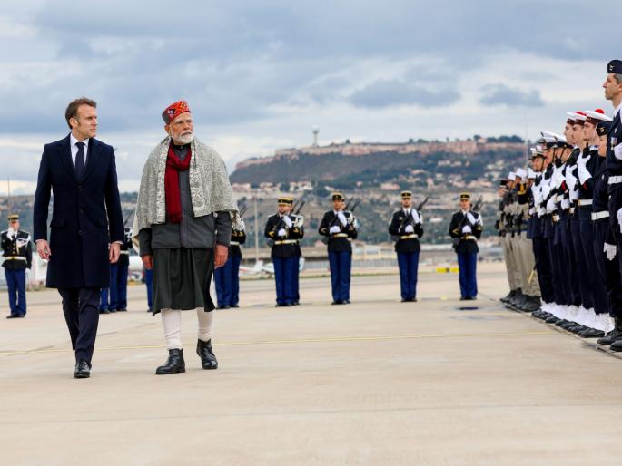 Defense, energy boost! PM Modi-Macron hold talks; came to drop him off at the airport | संरक्षण, ऊर्जेस बळ! PM मोदी-मॅक्रॉन यांच्यात चर्चा; स्वत: विमानतळावर सोडायला आले Defense, energy boost! PM Modi-Macron hold talks; came to drop him off at the airport | संरक्षण, ऊर्जेस बळ! PM मोदी-मॅक्रॉन यांच्यात चर्चा; स्वत: विमानतळावर सोडायला आले