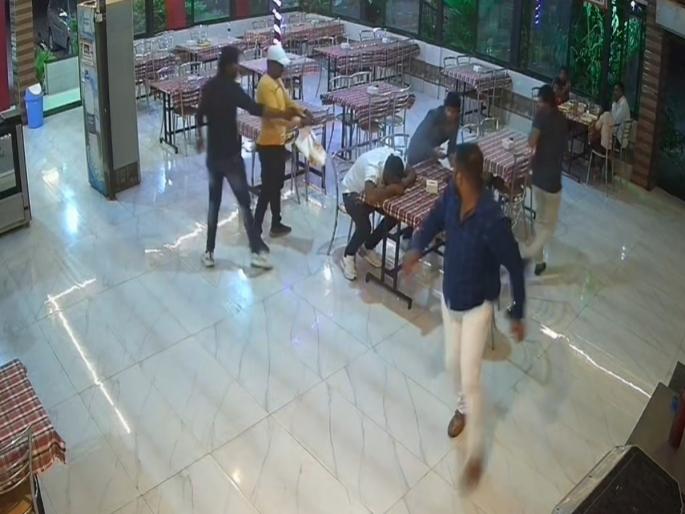 One shot dead in Jagdamba hotel in Indapur city | धक्कादायक! पुण्यातील व्यक्तीची इंदापुरातील हॉटेलमध्ये हत्या; गोळ्या झाडून कोयत्यानेही वार One shot dead in Jagdamba hotel in Indapur city | धक्कादायक! पुण्यातील व्यक्तीची इंदापुरातील हॉटेलमध्ये हत्या; गोळ्या झाडून कोयत्यानेही वार