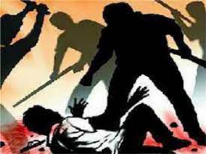 Terror of Deputy Sarpanch and Sarpanch's husband sword in Babhulgaon; Assault on three | बाभुळगावमध्ये उपसरपंच व सरपंचाच्या पतीची तलवारी नाचवत दहशत; तिघांवर केला प्राणघातक हल्ला Terror of Deputy Sarpanch and Sarpanch's husband sword in Babhulgaon; Assault on three | बाभुळगावमध्ये उपसरपंच व सरपंचाच्या पतीची तलवारी नाचवत दहशत; तिघांवर केला प्राणघातक हल्ला