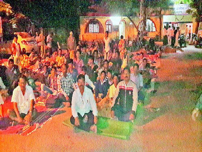 Blamed for 11 robbery against Makharje | मखरेंसह ११ जणांविरुद्ध दरोड्याचा गुन्हा  Blamed for 11 robbery against Makharje | मखरेंसह ११ जणांविरुद्ध दरोड्याचा गुन्हा