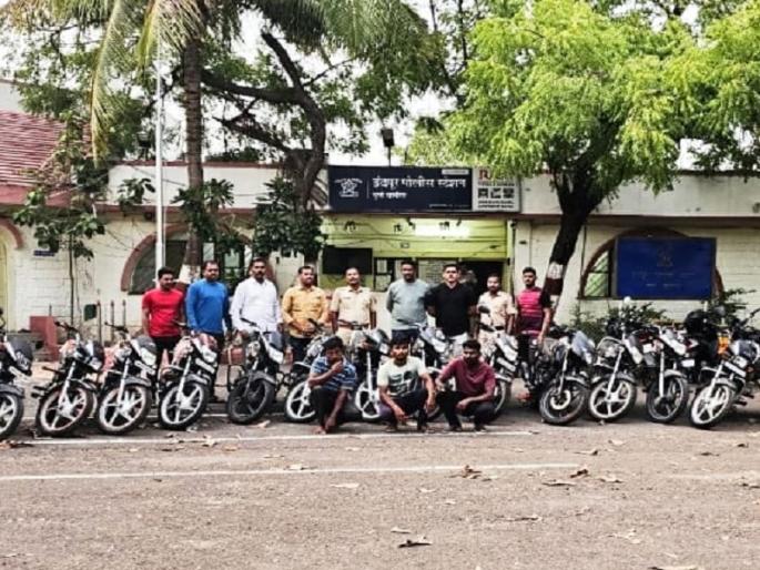 Indapur police seized two-wheelers worth 9 lakhs; A case has been registered against three | Pune: इंदापूर पोलिसांनी ९ लाखांच्या दुचाकी केल्या हस्तगत; तिघांवर गुन्हा दाखल Indapur police seized two-wheelers worth 9 lakhs; A case has been registered against three | Pune: इंदापूर पोलिसांनी ९ लाखांच्या दुचाकी केल्या हस्तगत; तिघांवर गुन्हा दाखल