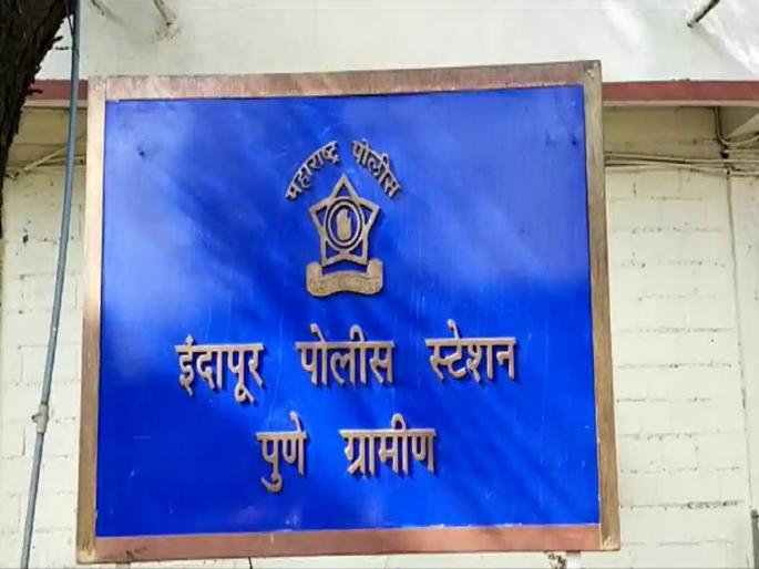 One injured after bullet fired from licensed pistol in Indapur; Case registered against four | इंदापुरात परवानाधारक पिस्टलमधून गोळी सुटल्याने एकजण जखमी; चौघांविरोधात गुन्हा दाखल One injured after bullet fired from licensed pistol in Indapur; Case registered against four | इंदापुरात परवानाधारक पिस्टलमधून गोळी सुटल्याने एकजण जखमी; चौघांविरोधात गुन्हा दाखल