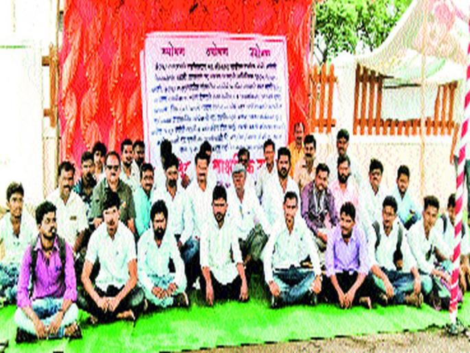 Indipur people on agitation for cancle transfer of Tahsildar, | तहसिलदारांसाठी तालुका एकवटला, बदली रद्दसाठी इंदापूरला लाक्षणिक उपोषण Indipur people on agitation for cancle transfer of Tahsildar, | तहसिलदारांसाठी तालुका एकवटला, बदली रद्दसाठी इंदापूरला लाक्षणिक उपोषण