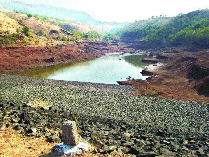 Water charges from the Devale dam, from 4 to 435 million 22 thousand rupees work from 1994 to 2003 | देवळे धरणातून पाणीगळती, १९९४ ते २००३ पर्यंत कामावर ४ कोटी ३५ लाख २२ हजार रुपये खर्च Water charges from the Devale dam, from 4 to 435 million 22 thousand rupees work from 1994 to 2003 | देवळे धरणातून पाणीगळती, १९९४ ते २००३ पर्यंत कामावर ४ कोटी ३५ लाख २२ हजार रुपये खर्च