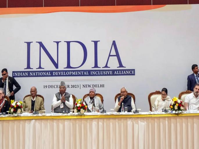 make congress mallikarjun kharge pm candidate tmc mamata banerjee proposal at the india opposition alliance meet | “खरगेंना पंतप्रधानपदाचे उमेदवार करा”; ममता बॅनर्जींचा INDIA आघाडीच्या बैठकीत प्रस्ताव make congress mallikarjun kharge pm candidate tmc mamata banerjee proposal at the india opposition alliance meet | “खरगेंना पंतप्रधानपदाचे उमेदवार करा”; ममता बॅनर्जींचा INDIA आघाडीच्या बैठकीत प्रस्ताव