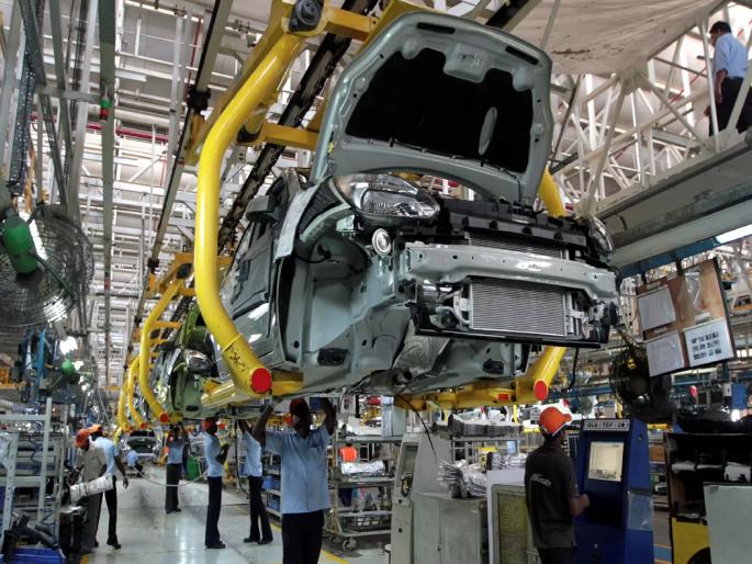 Indian vehicles become global brands Passenger vehicle exports grow by a whopping 18 percent | भारतीय वाहने बनली जागतिक ब्रँड; प्रवासी वाहनांच्या निर्यातीमध्ये तब्बल १८ टक्क्यांनी वाढ