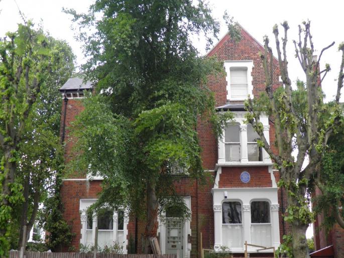 Maharashtra government to buy 'India House' in London, which was the center of Indian independence movement | भारतीय स्वातंत्र्य चळवळीचे केंद्र ठरलेले लंडनमधील ‘इंडिया हाऊस’ आता महाराष्ट्र सरकार करणार खरेदी