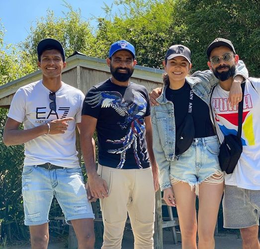 Virat Kohli wanders with his wife Anushka Sharma after losing the ODI series | वनडे मालिका गमावल्यानंतर पत्नीबरोबर भटकंती करतोय विराट कोहली