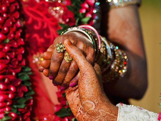 modi government could raise womens marriage age to 21 years | मुलींच्या 'शुभमंगल'बद्दल मोदी सरकार 'सावधान'; वयोमर्यादा २१ वर नेणार? modi government could raise womens marriage age to 21 years | मुलींच्या 'शुभमंगल'बद्दल मोदी सरकार 'सावधान'; वयोमर्यादा २१ वर नेणार?
