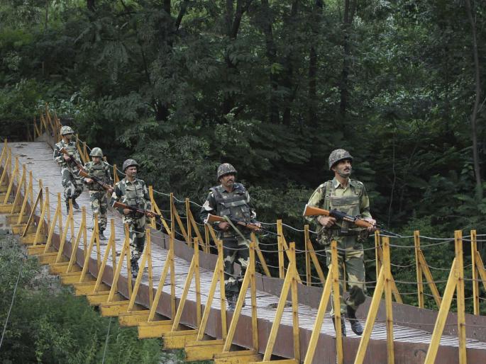 two drones came from the direction of pakistan and crossed international border in kashmir bsf troops fired | नापाक कारवाया सुरूच! काश्मीरमध्ये दोन ड्रोन भारतीय हद्दीत घुसली; बीएसएफचा गोळीबार two drones came from the direction of pakistan and crossed international border in kashmir bsf troops fired | नापाक कारवाया सुरूच! काश्मीरमध्ये दोन ड्रोन भारतीय हद्दीत घुसली; बीएसएफचा गोळीबार
