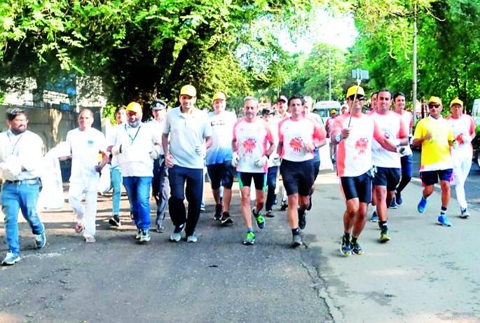 Plastic waste collected by officers, employees, including NMC commissioners | आयुक्तांसह अधिकारी, कर्मचाऱ्यांनी गोळा केला प्लास्टिक कचरा