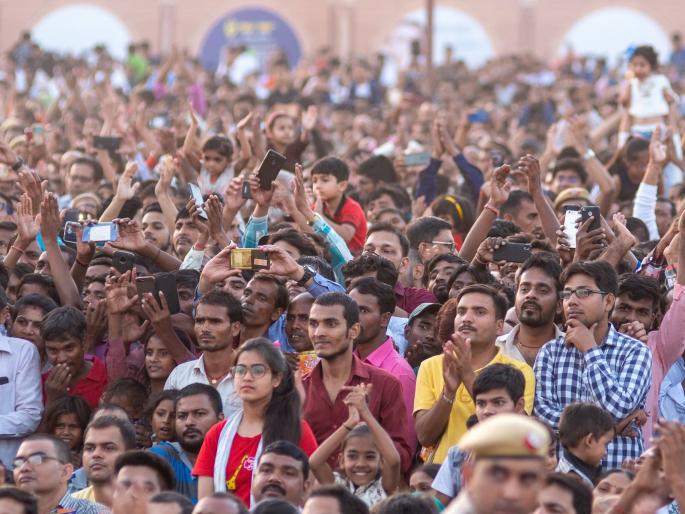 In India, the number of Hindus has decreased in 65 years, the number of Muslims has increased, excitement over the report, accusations of BJP-Congress | भारतामध्ये ६५ वर्षांत हिंदूंची संख्या घटली, मुस्लिमांची वाढली, अहवालावरून खळबळ, भाजपा-कांग्रेसचे आरोप प्रत्यारोप In India, the number of Hindus has decreased in 65 years, the number of Muslims has increased, excitement over the report, accusations of BJP-Congress | भारतामध्ये ६५ वर्षांत हिंदूंची संख्या घटली, मुस्लिमांची वाढली, अहवालावरून खळबळ, भाजपा-कांग्रेसचे आरोप प्रत्यारोप