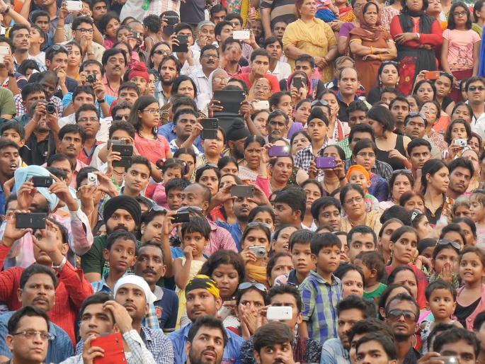 India will cross china be become most populous country by 2027 says UN | २०२७ मध्ये 'चिनी कम'; भारत चीनला मागे टाकणार India will cross china be become most populous country by 2027 says UN | २०२७ मध्ये 'चिनी कम'; भारत चीनला मागे टाकणार