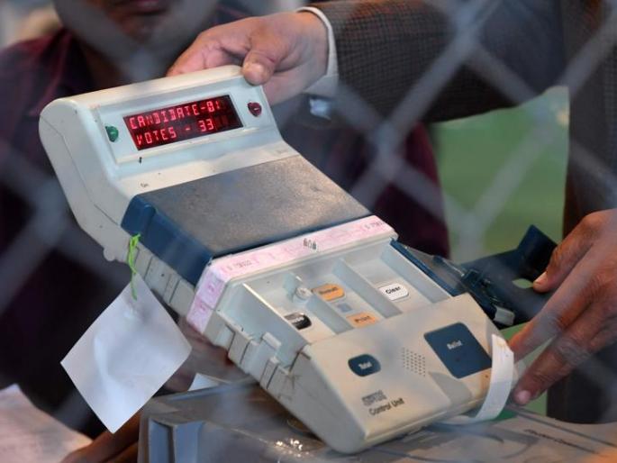 Maharashtra Election 2019: Jamar in the area of Strong Room and Counting Center; Demand for Congress to Election Commission | महाराष्ट्र निवडणूक २०१९: स्ट्राँग रूम आणि मतमोजणी केंद्राच्या परिसरात जॅमर बसवा; काँग्रेसची मागणी Maharashtra Election 2019: Jamar in the area of Strong Room and Counting Center; Demand for Congress to Election Commission | महाराष्ट्र निवडणूक २०१९: स्ट्राँग रूम आणि मतमोजणी केंद्राच्या परिसरात जॅमर बसवा; काँग्रेसची मागणी