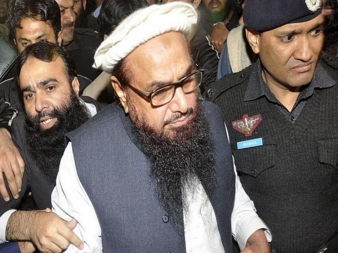 Hafiz Saeed is not in jail, but he is taking VIP treatment in Superintendent's bungalow | हाफिज सईद तुरुंगात नाही, तर अधीक्षकांच्या बंगल्यात मजेत राहतोय Hafiz Saeed is not in jail, but he is taking VIP treatment in Superintendent's bungalow | हाफिज सईद तुरुंगात नाही, तर अधीक्षकांच्या बंगल्यात मजेत राहतोय