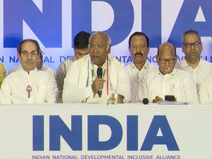 Lok Sabha Elections - Maha Vikas Aghadi will win 46 out of 48 seats in Maharashtra - Congress President Mallikarjun Kharge | "लोकसभेच्या ४८ जागांपैकी आम्ही..."; काँग्रेसचा मोठा दावा, विजयी आकडाच सांगितला Lok Sabha Elections - Maha Vikas Aghadi will win 46 out of 48 seats in Maharashtra - Congress President Mallikarjun Kharge | "लोकसभेच्या ४८ जागांपैकी आम्ही..."; काँग्रेसचा मोठा दावा, विजयी आकडाच सांगितला