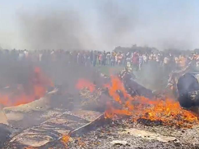 Mirage 2000 Fighter Aircraft Crashed: Air Force fighter jet crashes in Madhya Pradesh, two pilots fortunately survive | मध्य प्रदेशात मोठा विमान अपघात, हवाई दलाचं विमान कोसळलं, सुदैवाने दोन पायलट बचावले Mirage 2000 Fighter Aircraft Crashed: Air Force fighter jet crashes in Madhya Pradesh, two pilots fortunately survive | मध्य प्रदेशात मोठा विमान अपघात, हवाई दलाचं विमान कोसळलं, सुदैवाने दोन पायलट बचावले