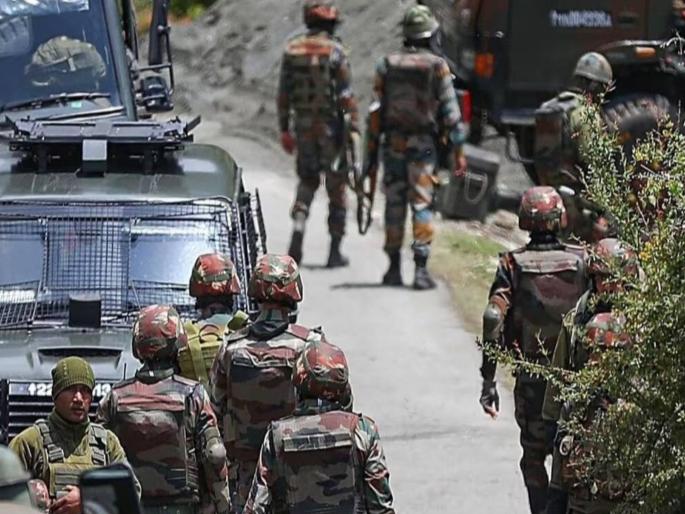 Soldiers foil infiltration attempt by 4 terrorists in Jammu and Kashmir | जवानांनी हाणून पाडला ४ दहशतवाद्यांचा जम्मू-काश्मीरमधील घुसखोरीचा प्रयत्न