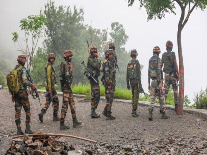 Landmine explodes while infiltrating from Pakistan; Four killed in Indian firing | पाकिस्तानातून घुसखोरी करताना फुटला भूसुरुंग; भारताने केलेल्या गोळीबारात चौघे ठार