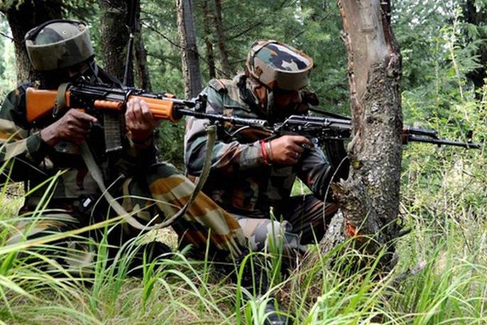 Jammu and Kashmir: Indian Army kills two terrorists in Tral | जम्मू काश्मीर : त्राल येथील चकमकीत लष्कराने दोन दहशतवाद्यांना घातले कंठस्नान  Jammu and Kashmir: Indian Army kills two terrorists in Tral | जम्मू काश्मीर : त्राल येथील चकमकीत लष्कराने दोन दहशतवाद्यांना घातले कंठस्नान