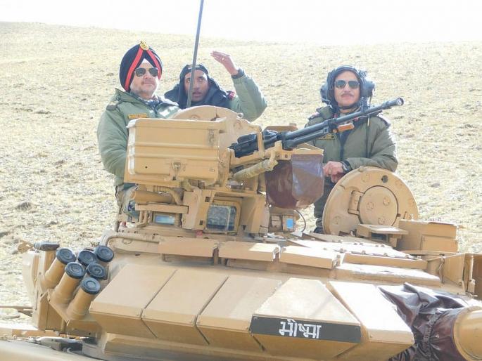 Ladakh: Integrated exercise of the Army, held in eastern Ladakh | चीनच्या सीमेवर लष्कर, हवाईदलाचा धडाकेबाज युद्ध सराव Ladakh: Integrated exercise of the Army, held in eastern Ladakh | चीनच्या सीमेवर लष्कर, हवाईदलाचा धडाकेबाज युद्ध सराव