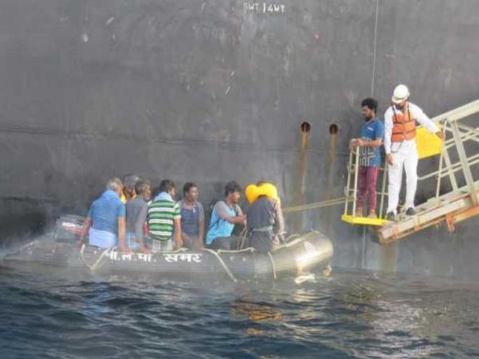 Indian Coast guards rescue 264 distressed fishermen from Arabian Sea | VIDEO: भारतीय तटरक्षक दलाकडून अरबी समुद्रात अडकलेल्या 264 मच्छिमारांची सुटका Indian Coast guards rescue 264 distressed fishermen from Arabian Sea | VIDEO: भारतीय तटरक्षक दलाकडून अरबी समुद्रात अडकलेल्या 264 मच्छिमारांची सुटका