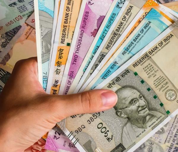 Fraud of 85-year-old woman by claiming to get money for a poor scheme | निराधार योजनेचे पैसे मिळवून देते असे सांगून ८५ वर्षीय वृद्धेची फसवणूक Fraud of 85-year-old woman by claiming to get money for a poor scheme | निराधार योजनेचे पैसे मिळवून देते असे सांगून ८५ वर्षीय वृद्धेची फसवणूक