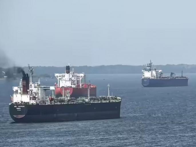 India Energy Shield Govt Assures Adequate Stock for 25 Days Amid Global Oil Surge | भारताकडे २५ दिवसांचा इंधन साठा शिल्लक; इराण-इस्रायल युद्धामुळे पेट्रोल-डिझेल महागणार? India Energy Shield Govt Assures Adequate Stock for 25 Days Amid Global Oil Surge | भारताकडे २५ दिवसांचा इंधन साठा शिल्लक; इराण-इस्रायल युद्धामुळे पेट्रोल-डिझेल महागणार?