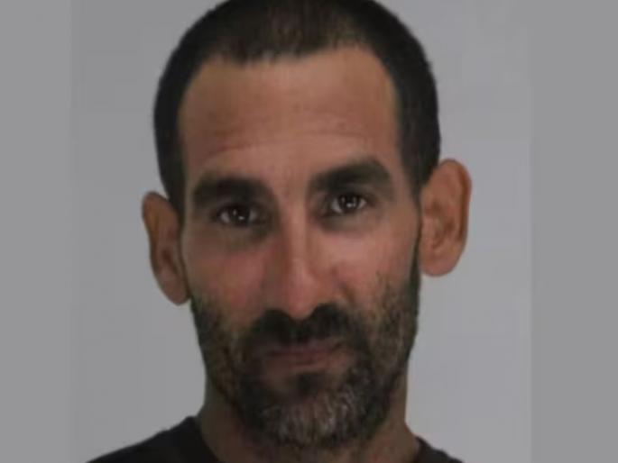 Indian-origin man brutally murdered in America, stabbed with axe in front of wife and child | अमेरिकेत भारतीय वंशाच्या व्यक्तीची निर्घृण हत्या, पत्नी आणि मुलासमोरच केले कुऱ्हाडीने वार Indian-origin man brutally murdered in America, stabbed with axe in front of wife and child | अमेरिकेत भारतीय वंशाच्या व्यक्तीची निर्घृण हत्या, पत्नी आणि मुलासमोरच केले कुऱ्हाडीने वार